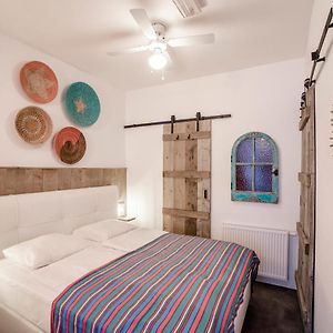 Deluxe Studio